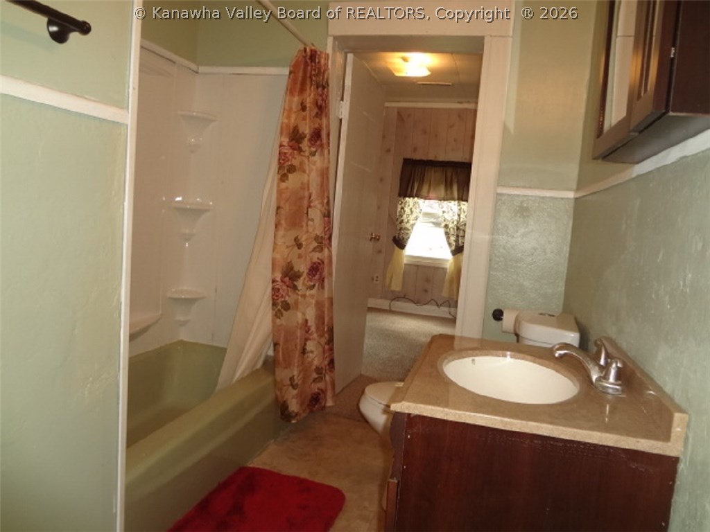435 South Ruffner Road Charleston, WV 25314 - Photo 8 of 15 Dual Entry Bathroom