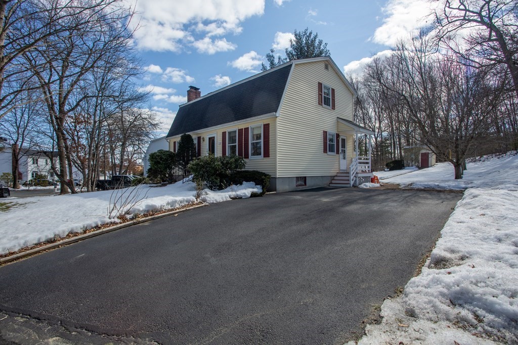 74 Comet Road Methuen, MA 01844 - Photo 3 of 37 Gallery Image 3