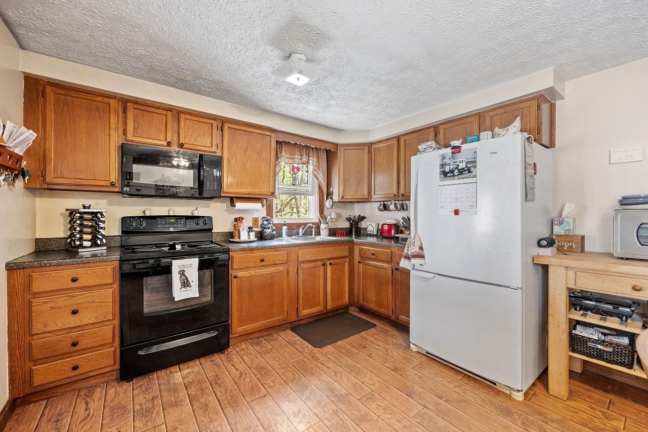 59 Gebig Road Nottingham, NH 03290 - Photo 5 of 33