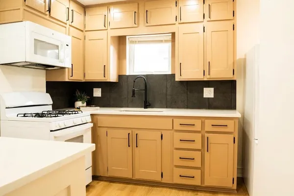 $154,900 | 816 South Lake Drive, Independence, MO 64053