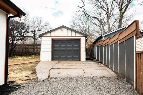 $154,900 | 816 South Lake Drive, Independence, MO 64053