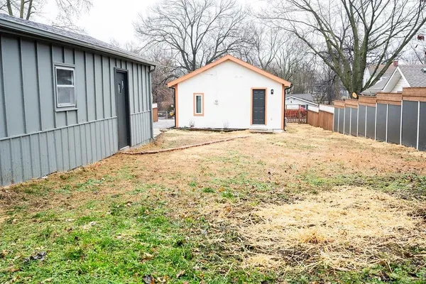 $154,900 | 816 South Lake Drive, Independence, MO 64053