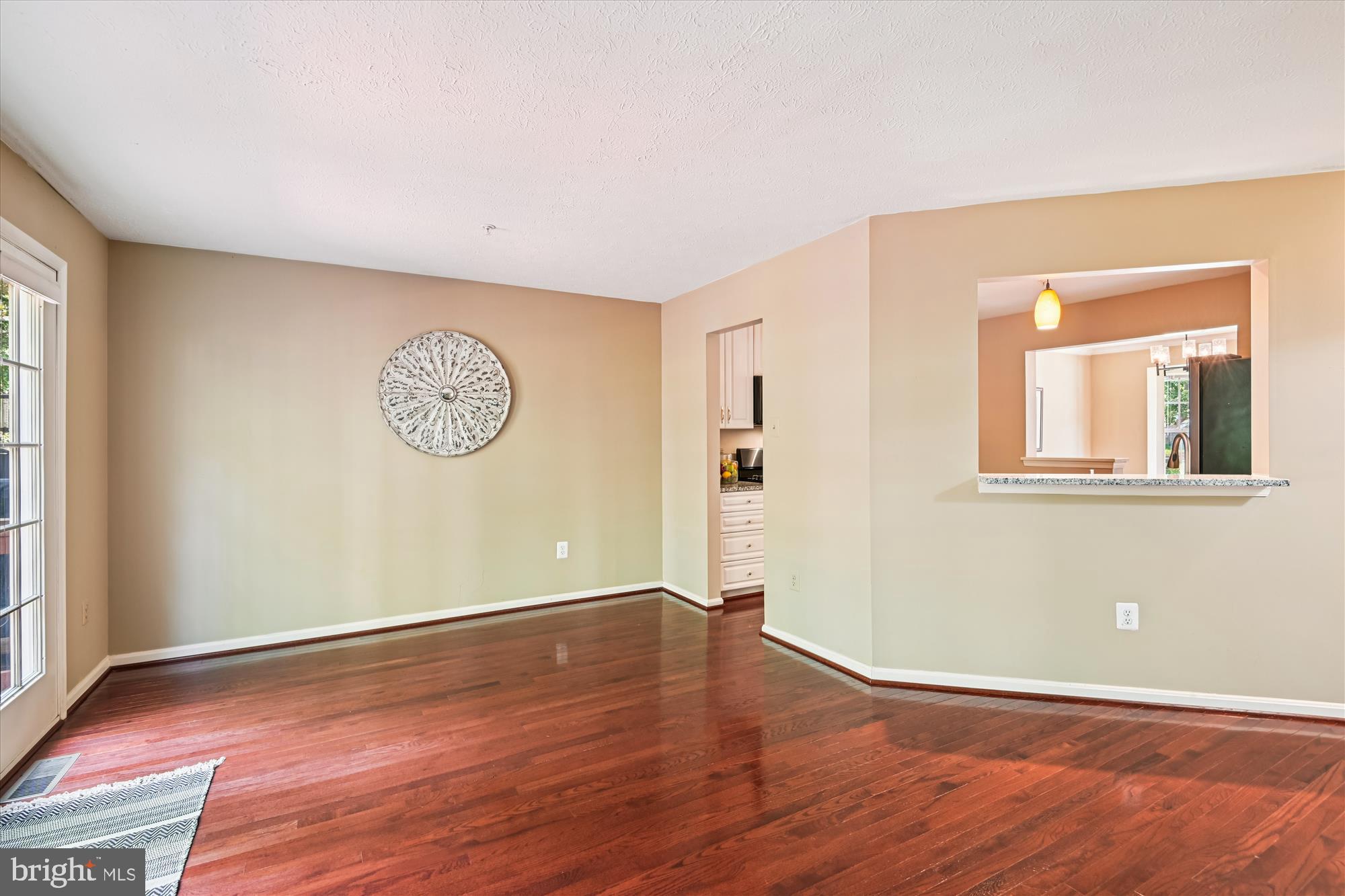 1455 Falcon Nest Court Arnold, MD 21012 - Photo 19 of 70 Living Room