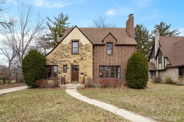 $335,000 | 355 Lawndale Avenue, Aurora, IL 60506
