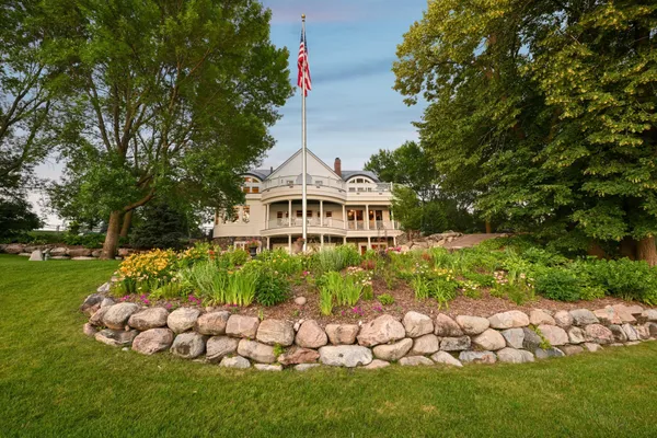 $2,700,000 | 5461 Quimby Avenue Northwest, Annandale, MN 55302