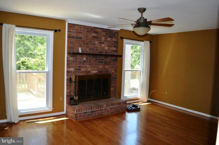 51 Carrollton Road Sterling, VA 20165 - Photo 11 of 28 Family Room