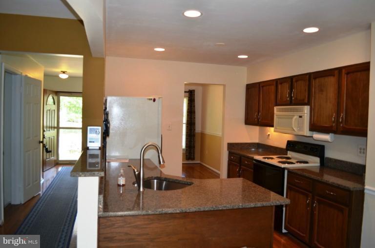 51 Carrollton Road Sterling, VA 20165 - Photo 22 of 28 Kitchen