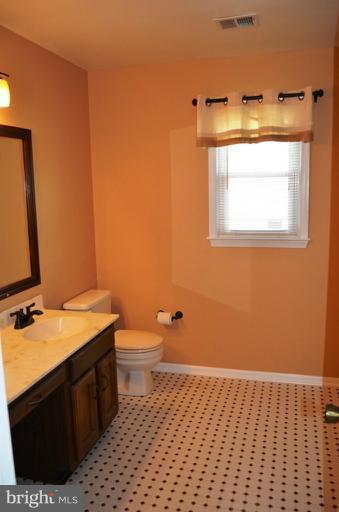 51 Carrollton Road Sterling, VA 20165 - Photo 26 of 28 Bath (Master)
