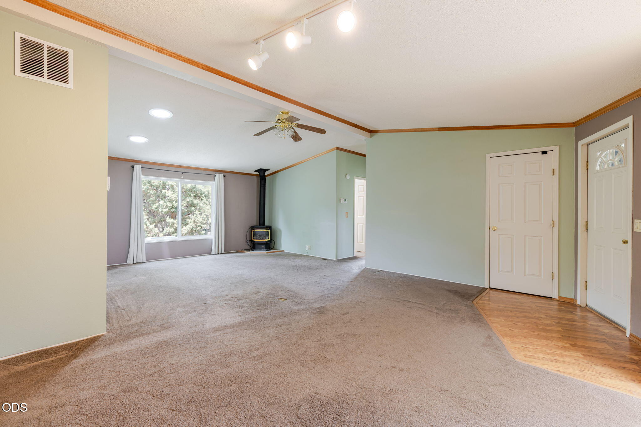 60865 Raintree Court Bend, OR 97702 - Photo 15 of 33