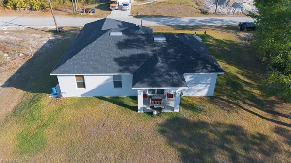 a view of a house with a yard