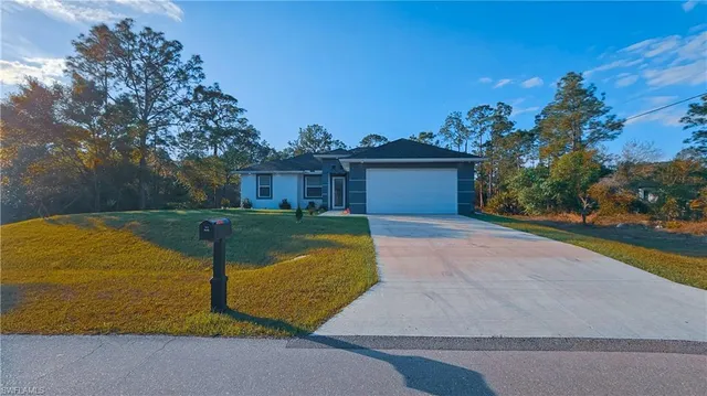 a view of a house with entertaining space