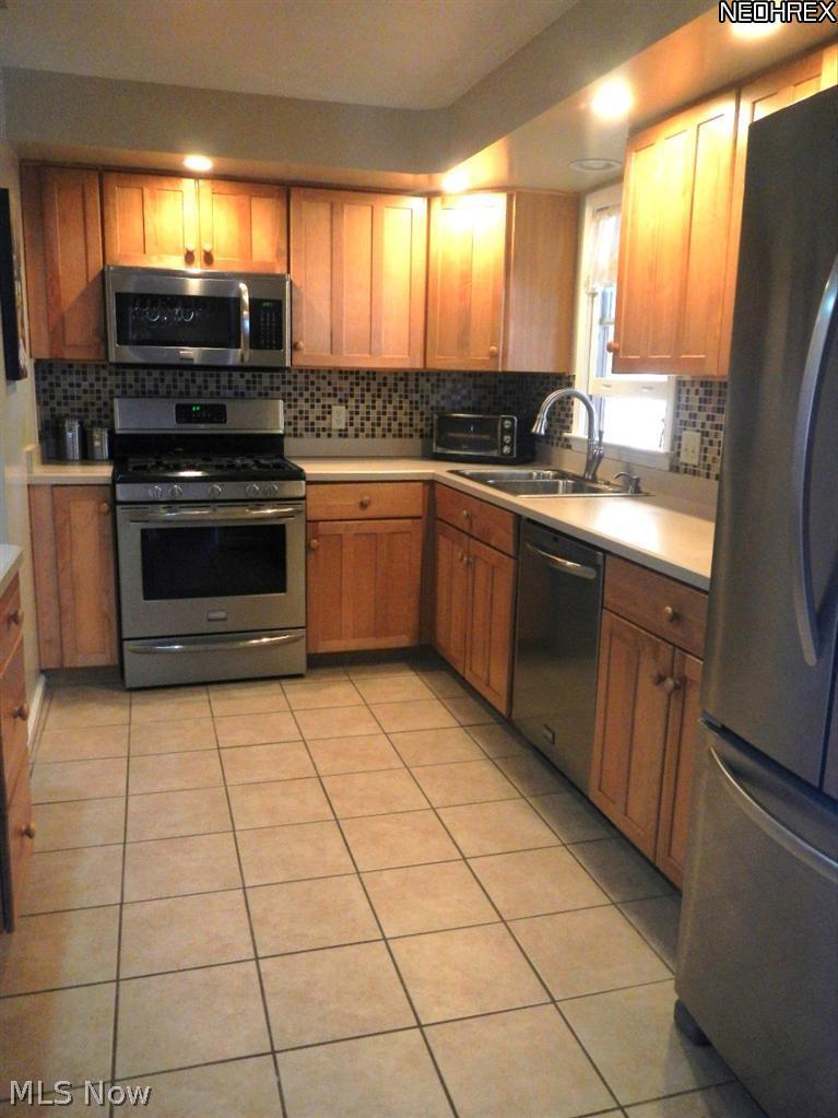 1224 Croyden Road Lyndhurst, OH 44124 - Photo 10 of 18