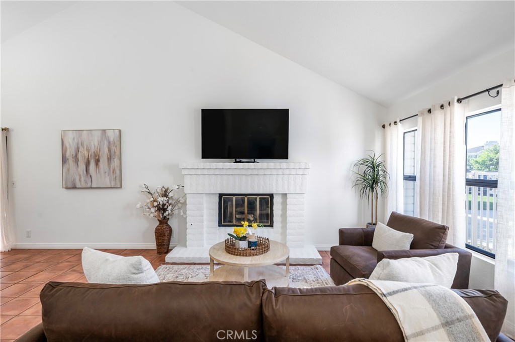 492 East Yale Loop Irvine, CA 92614 - Photo 4 of 31