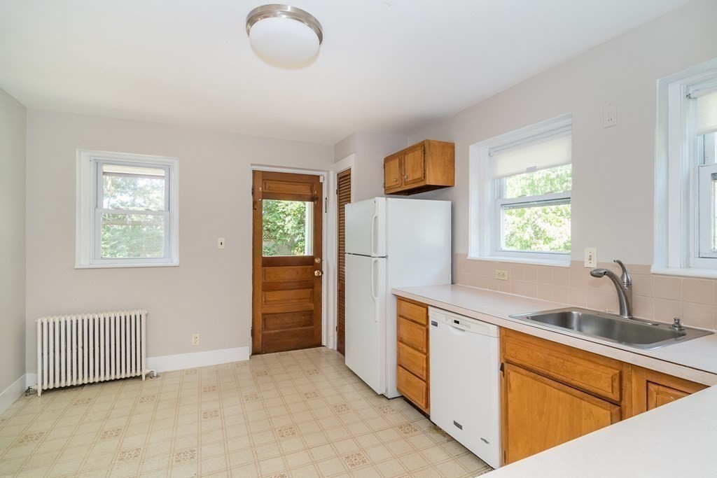 12 Pine Tree Road Wellesley, MA 02482 - Photo 11 of 19 Gallery Image 11