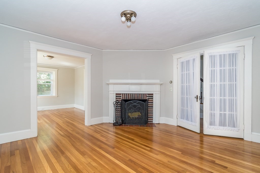12 Pine Tree Road Wellesley, MA 02482 - Photo 5 of 19 Gallery Image 5