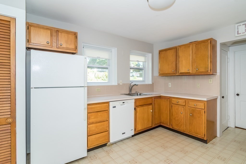 12 Pine Tree Road Wellesley, MA 02482 - Photo 9 of 19 Gallery Image 9