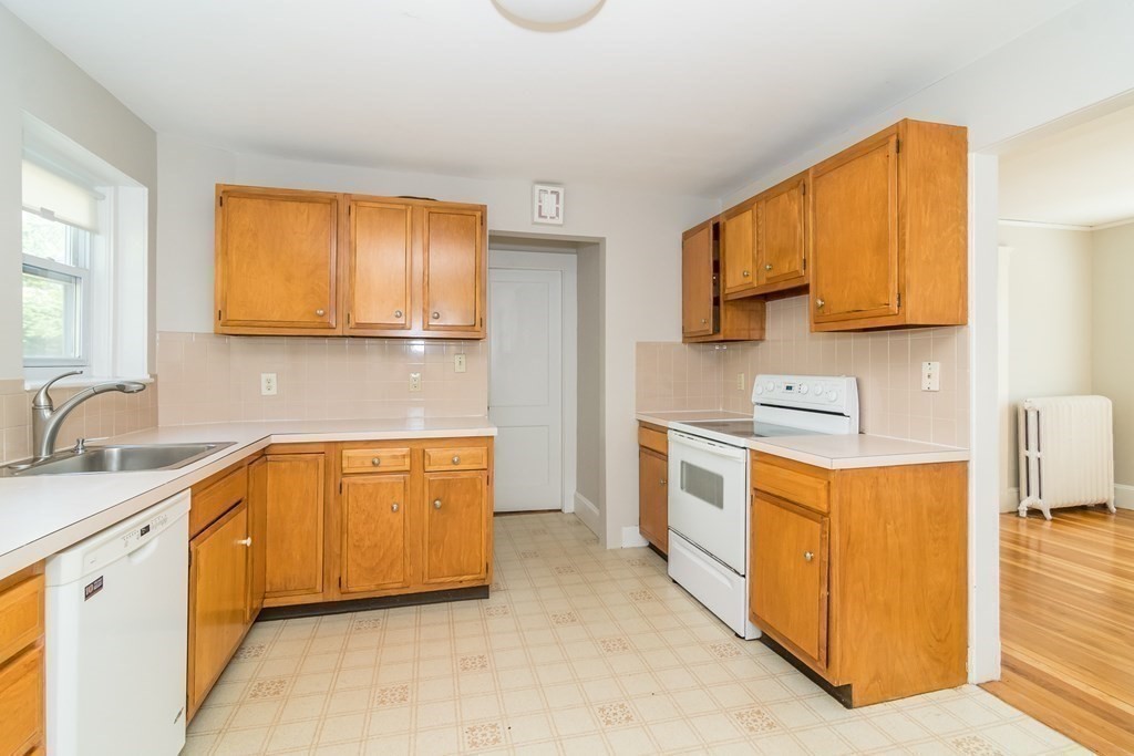 12 Pine Tree Road Wellesley, MA 02482 - Photo 10 of 19 Gallery Image 10