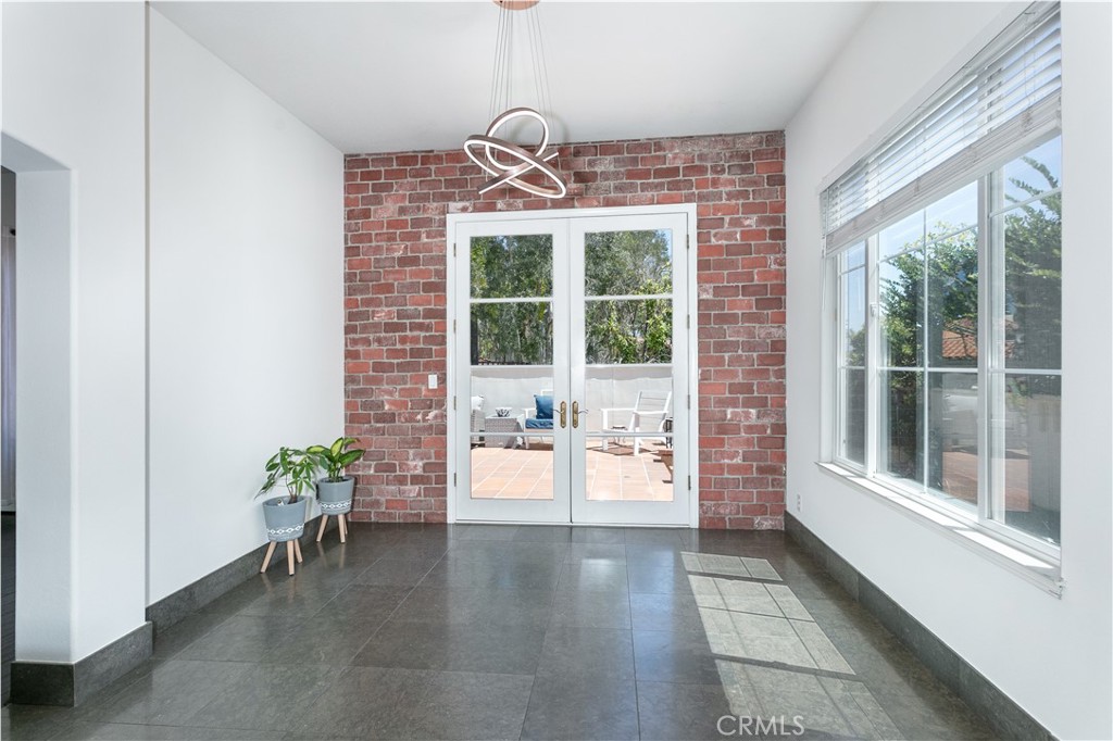 1175 Corte Riviera Camarillo, CA 93010 - Photo 10 of 33