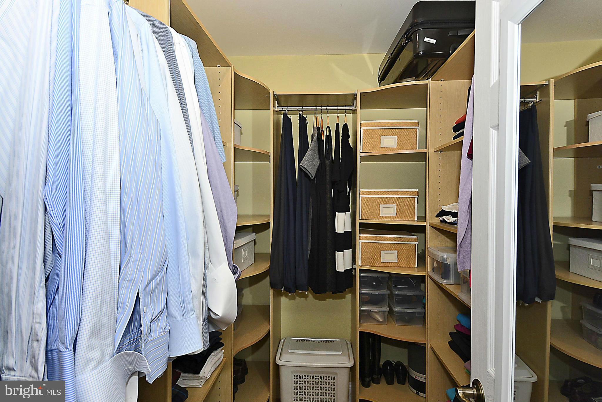 4710 Edgefield Road Bethesda, MD 20814 - Photo 15 of 28 Master Bedroom - Walk-in-closet