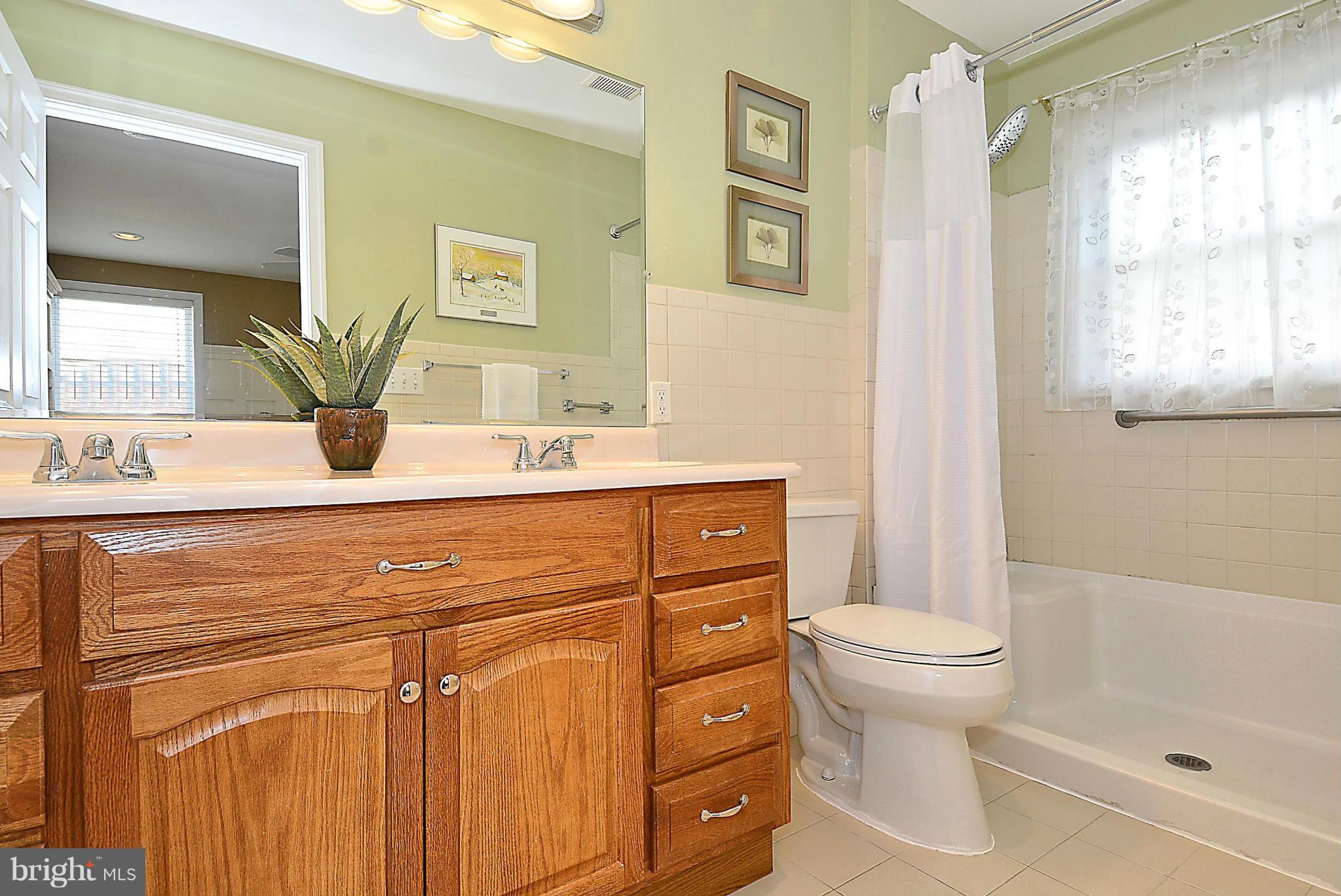 4710 Edgefield Road Bethesda, MD 20814 - Photo 16 of 28 Bath - Main Level