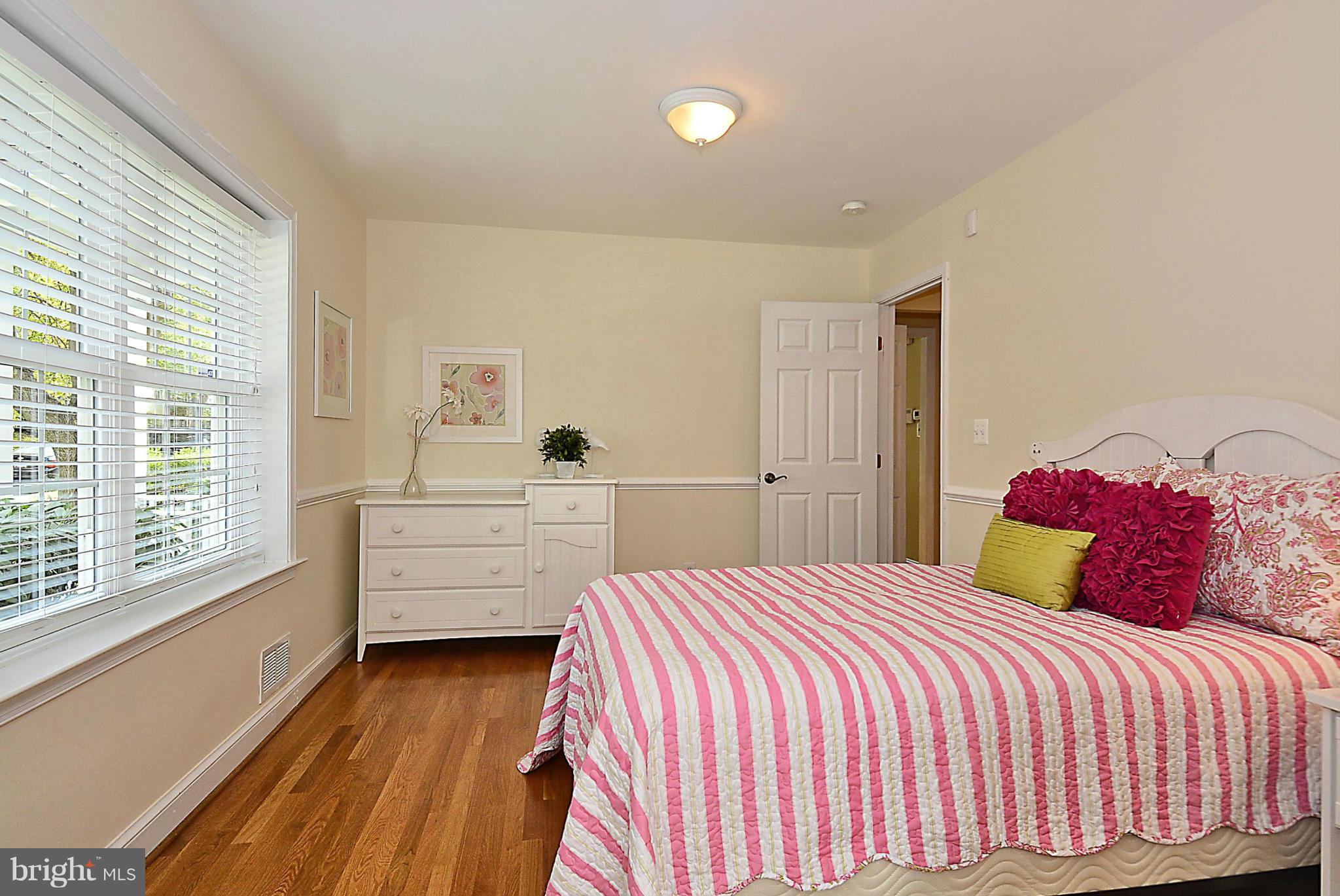 4710 Edgefield Road Bethesda, MD 20814 - Photo 17 of 28 2nd Bedroom - Main Level