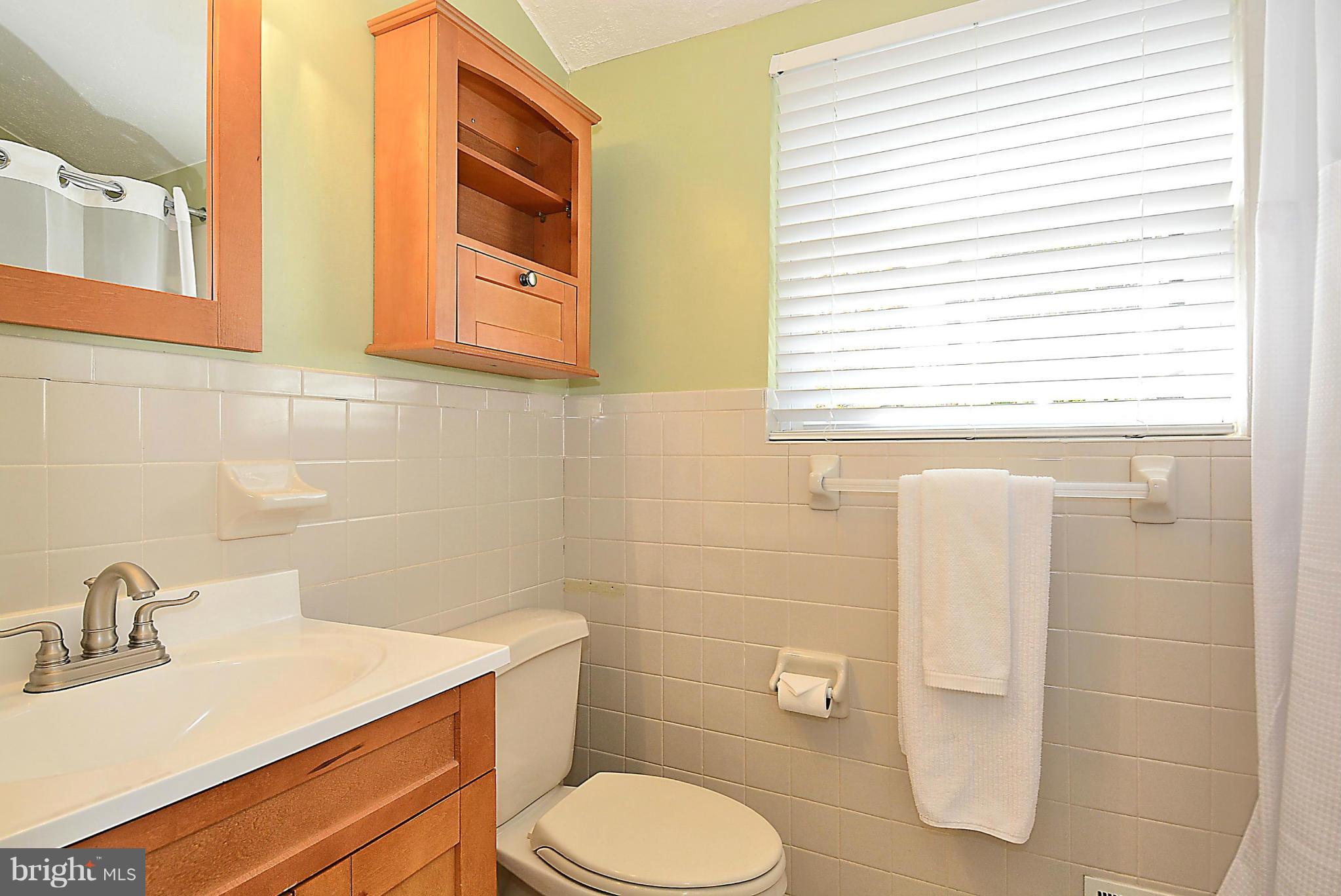 4710 Edgefield Road Bethesda, MD 20814 - Photo 20 of 28 Bath - Upper Level