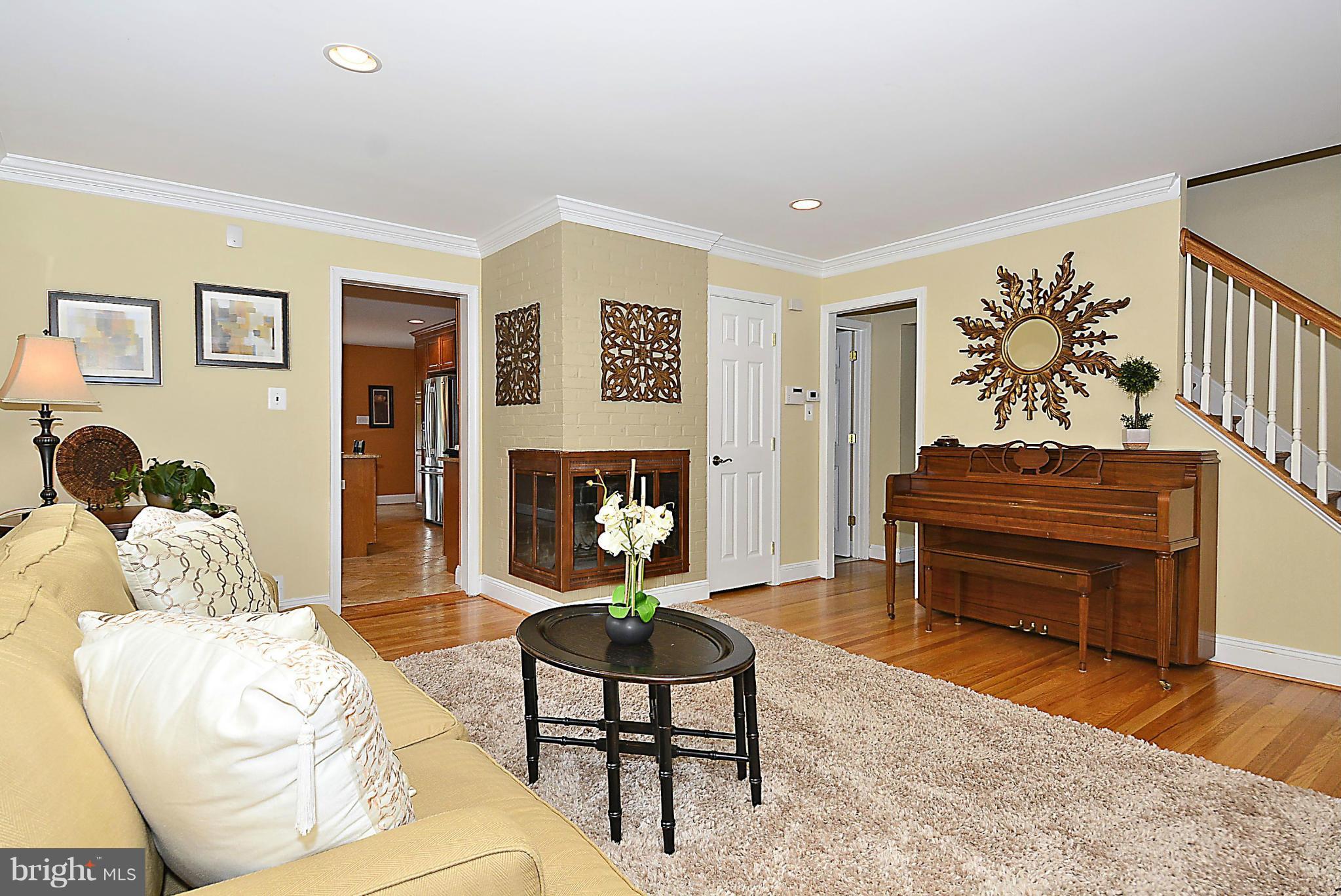 4710 Edgefield Road Bethesda, MD 20814 - Photo 3 of 28 Living Room