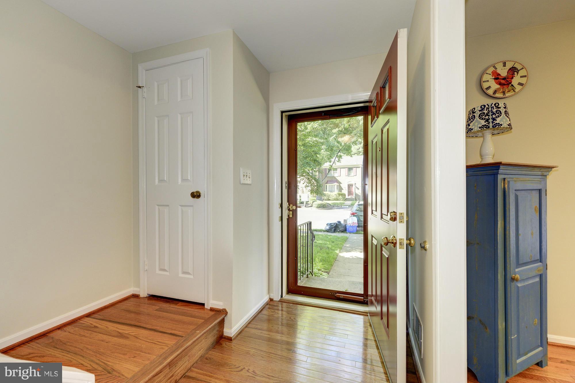 7918 Treeside Court Springfield, VA 22152 - Photo 3 of 30 Interior (General)