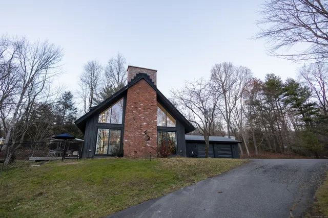 a view of a yard in front of house