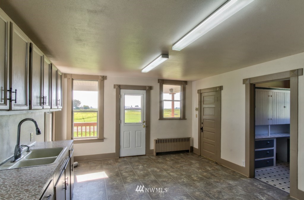 15057 Field Road Bow, WA 98232 - Photo 5 of 15 Gallery Image 5