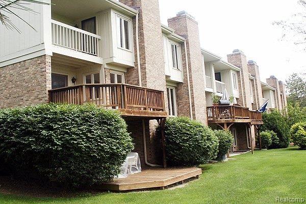 934 Golfview Court, Unit 22 Rochester, MI 48307 - Photo 17 of 21 Exterior rear elevation