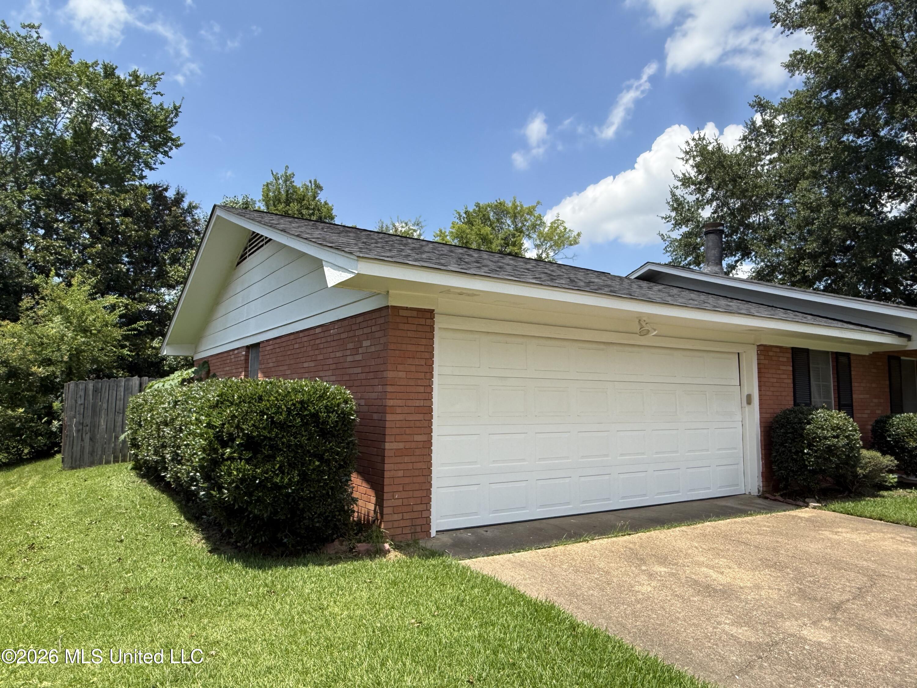 1842 Lake Trace Drive Jackson, MS 39211 - Photo 27 of 32 IMG_9874