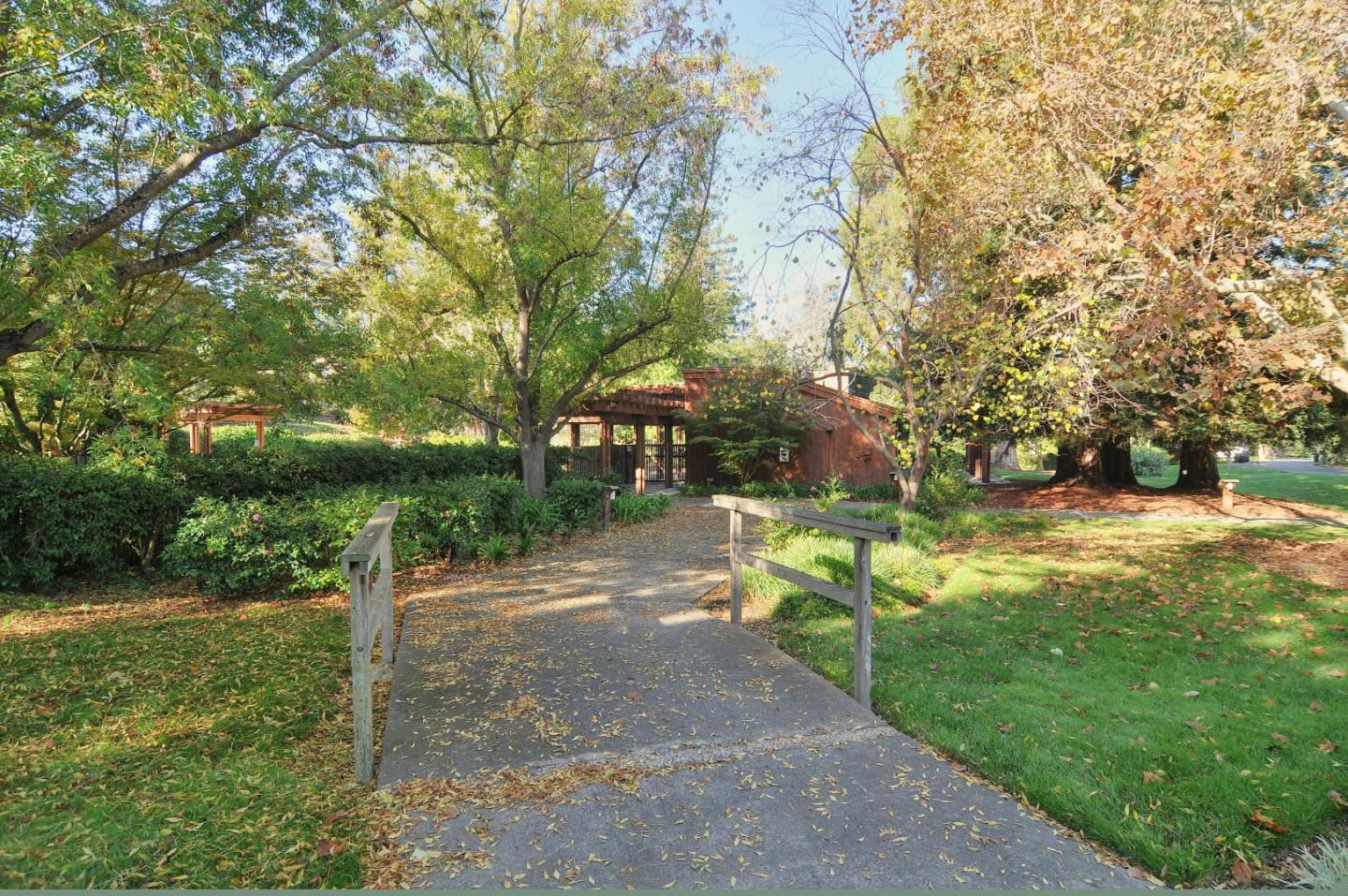 32 Farm Road Los Altos, CA 94024 - Photo 19 of 22