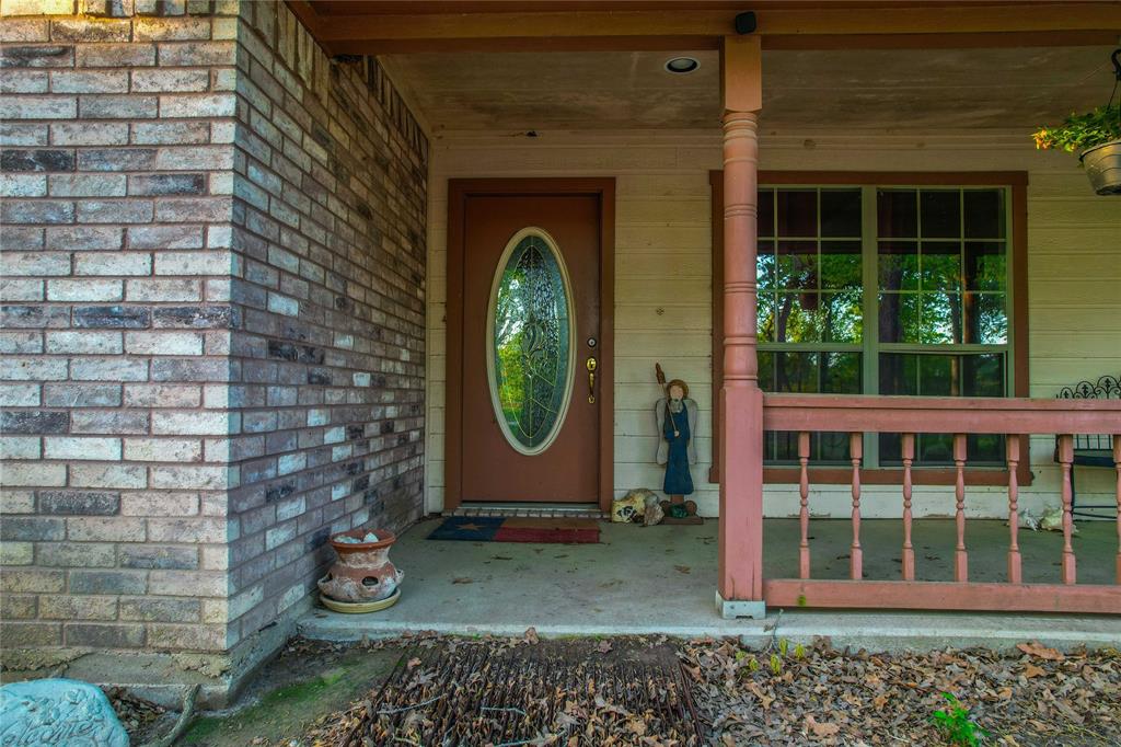 7526 Fm 2114 Road Hubbard, TX 76648 - Photo 6 of 40 a front view of a house with a garden