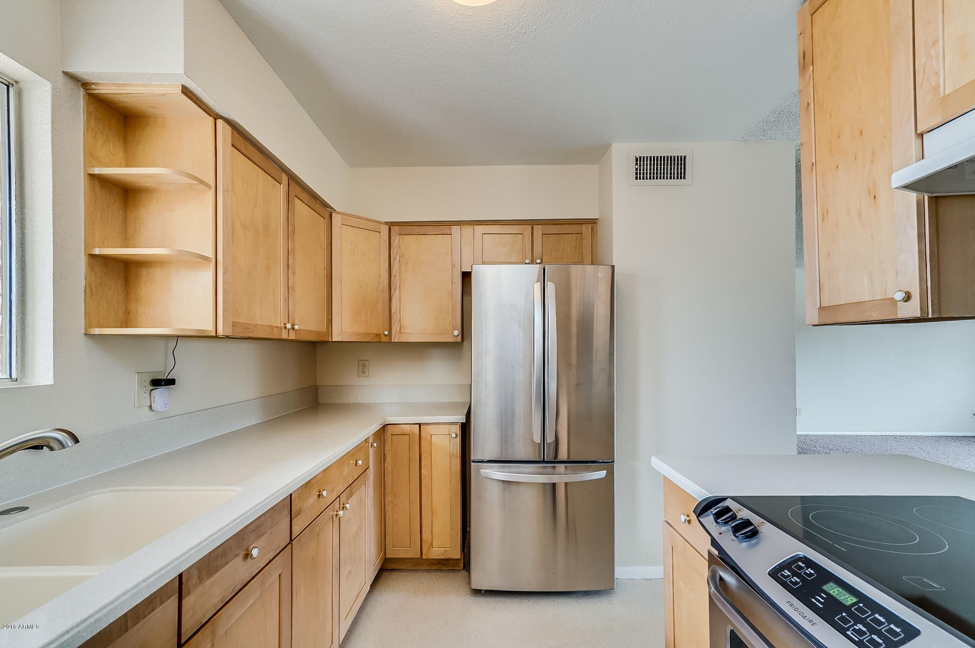 4232 East Darrel Road Phoenix, AZ 85042 - Photo 3 of 22 photo_03