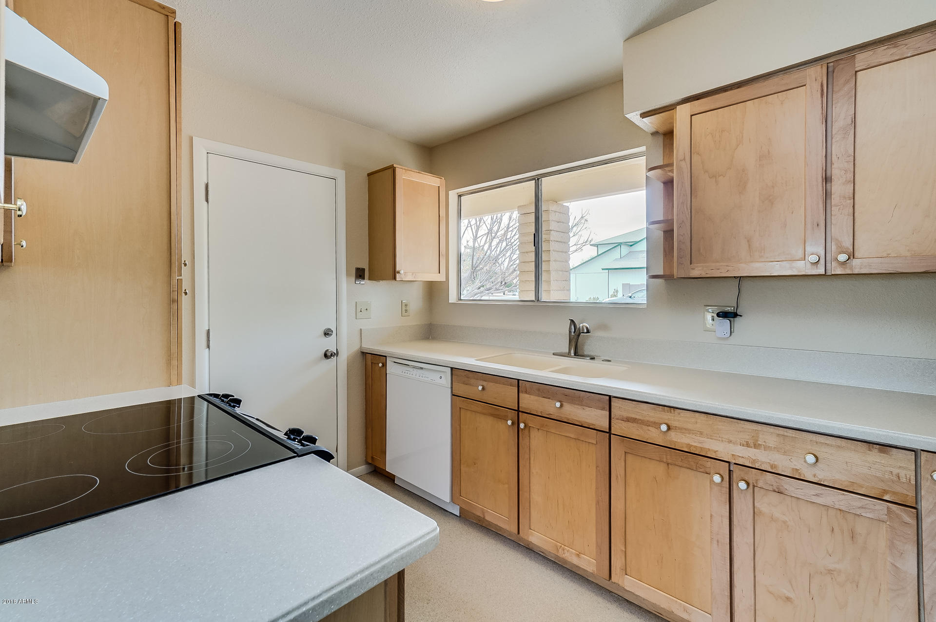 4232 East Darrel Road Phoenix, AZ 85042 - Photo 6 of 22 photo_06