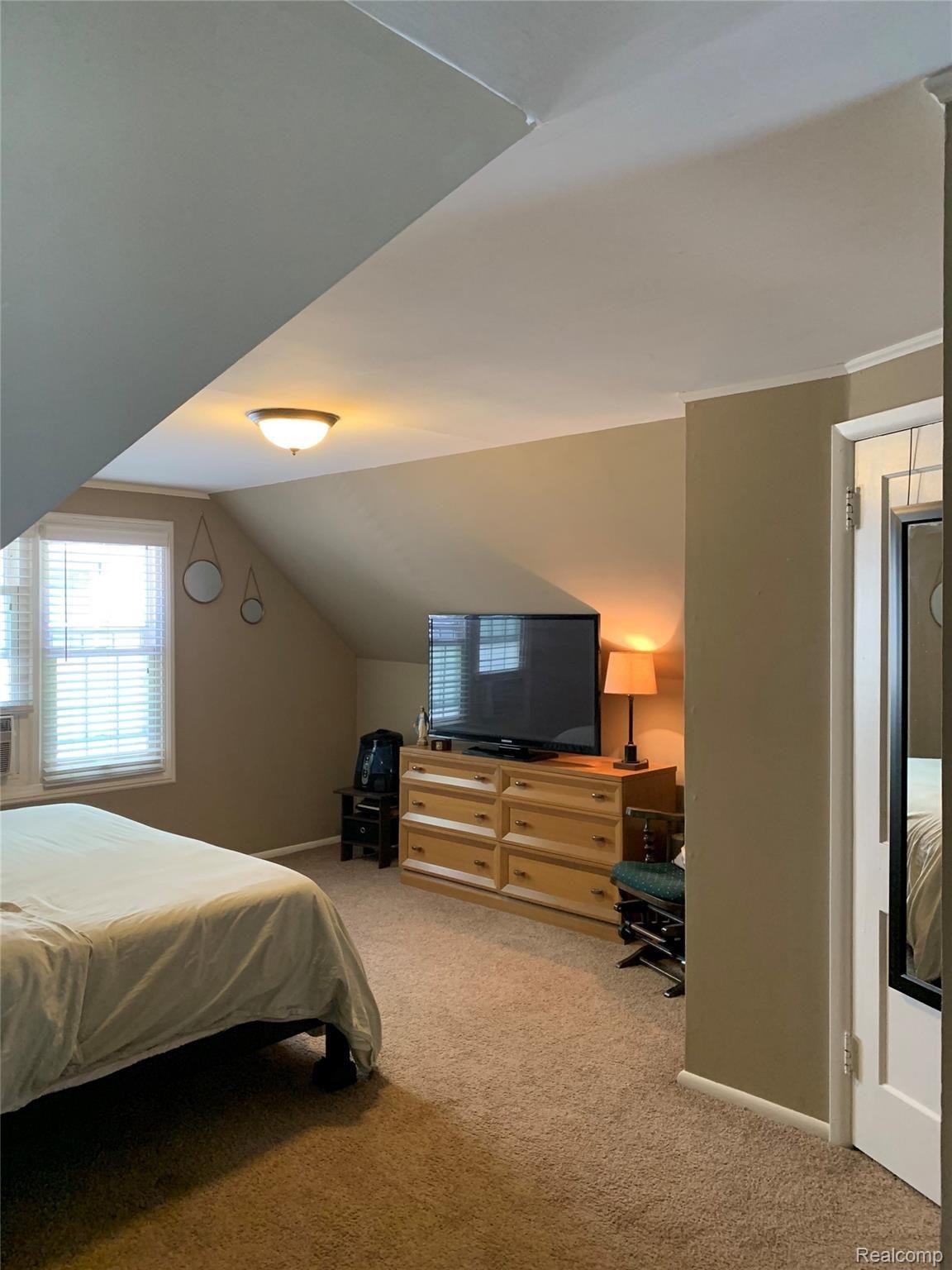 2189 Hampton Road Grosse Pointe, MI 48236 - Photo 21 of 55 IMG_2882.jpg