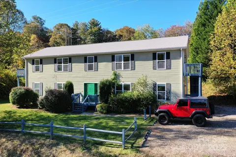 a view of entryway with washer and dryer