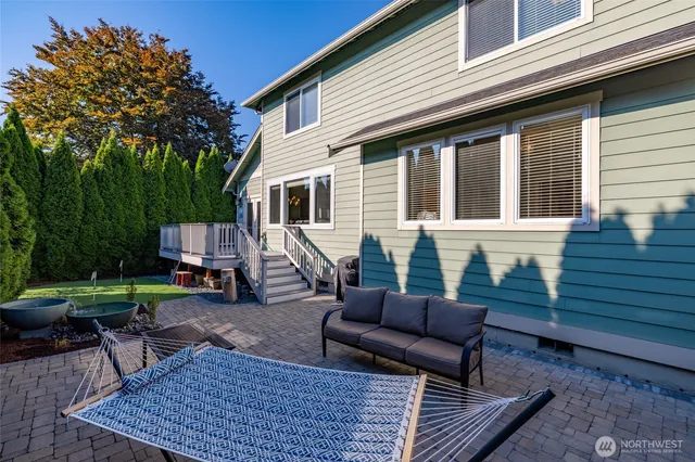 a view of a house with backyard and sitting area