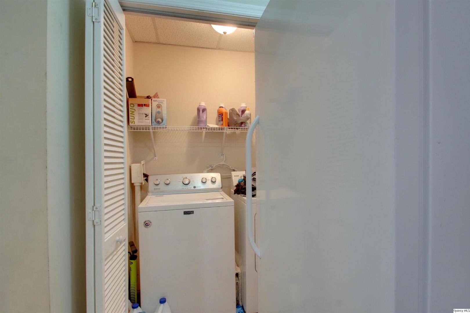 1127 Payson Avenue Quincy, IL 62301 - Photo 10 of 16 a utility room with dryer and washer