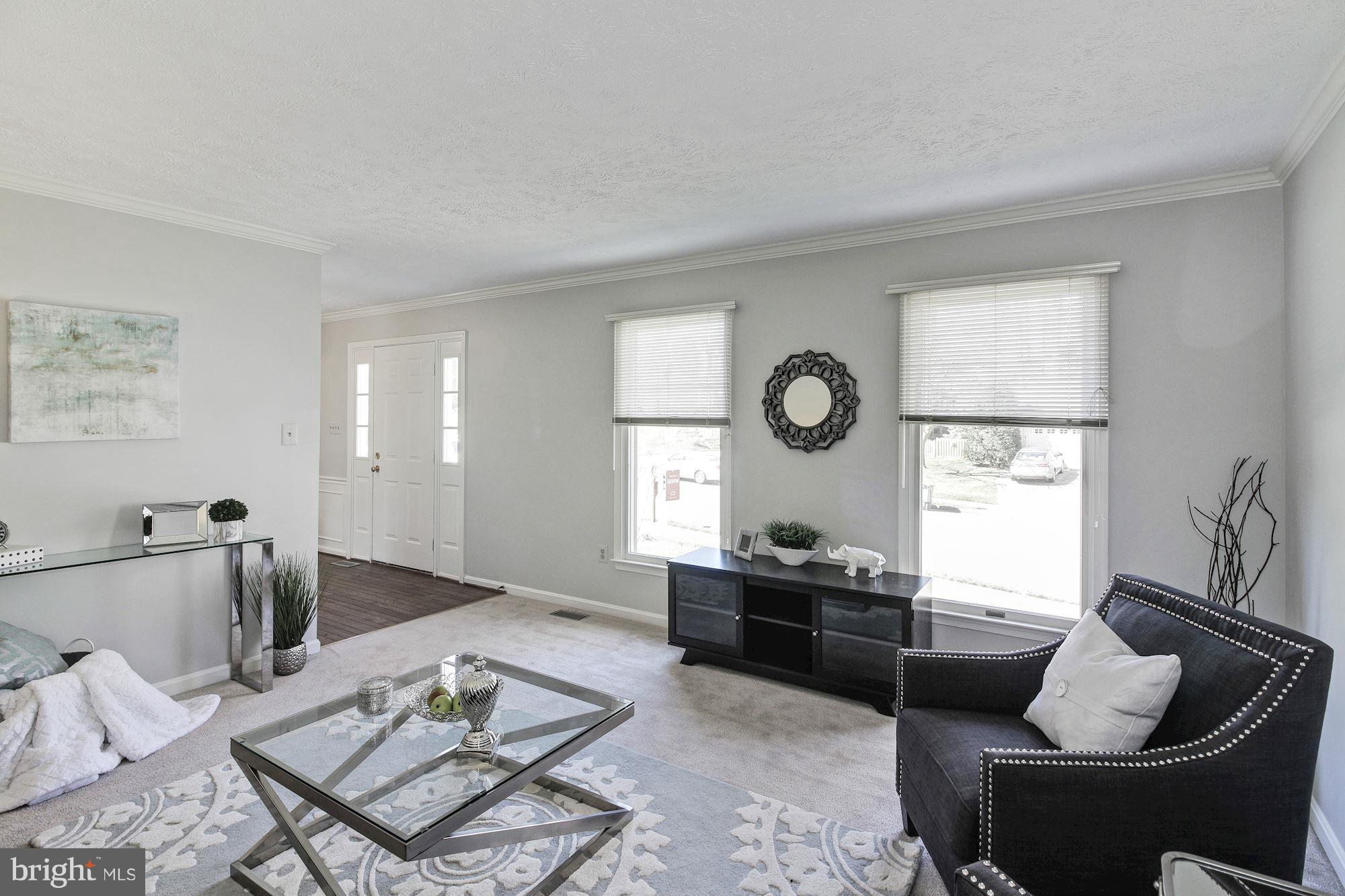 7411 Jenna Road Springfield, VA 22153 - Photo 4 of 30 Living Room