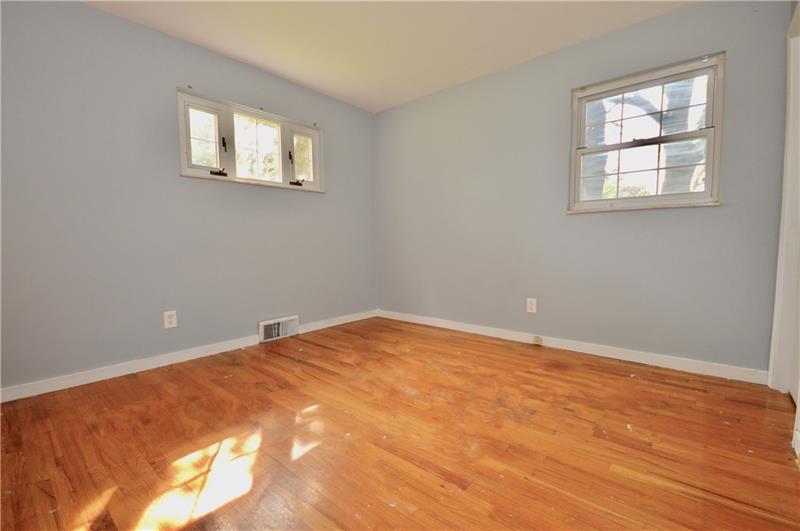 3576 Ridgewood Drive Pittsburgh, PA 15235 - Photo 12 of 25 1ST FLOOR GUEST BEDROOM