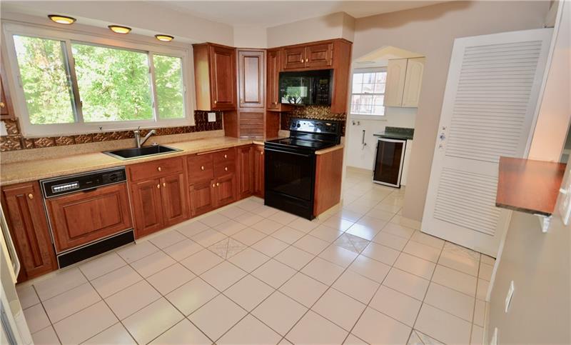 3576 Ridgewood Drive Pittsburgh, PA 15235 - Photo 7 of 25 KITCHEN - ALL APPLIANCES INCLUDED
