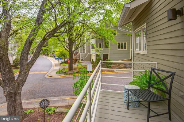 $895,000 | 1944 Lakeport Way, Reston, VA 20191
