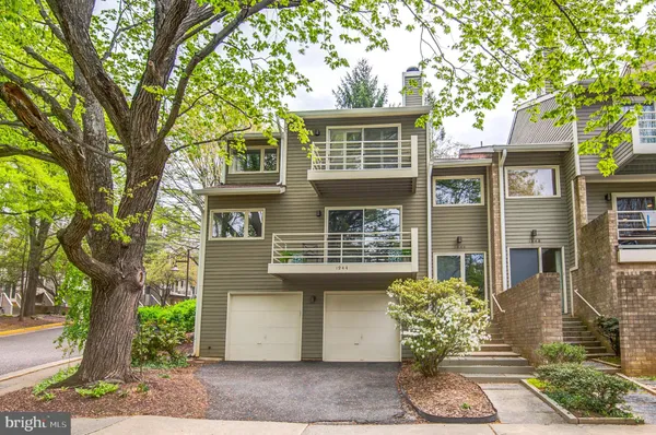 $895,000 | 1944 Lakeport Way, Reston, VA 20191