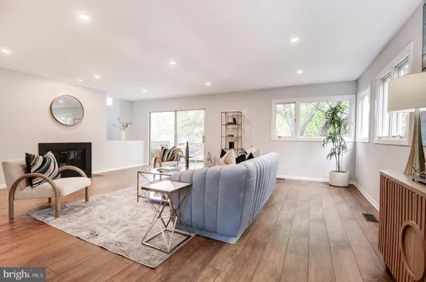 $895,000 | 1944 Lakeport Way, Reston, VA 20191