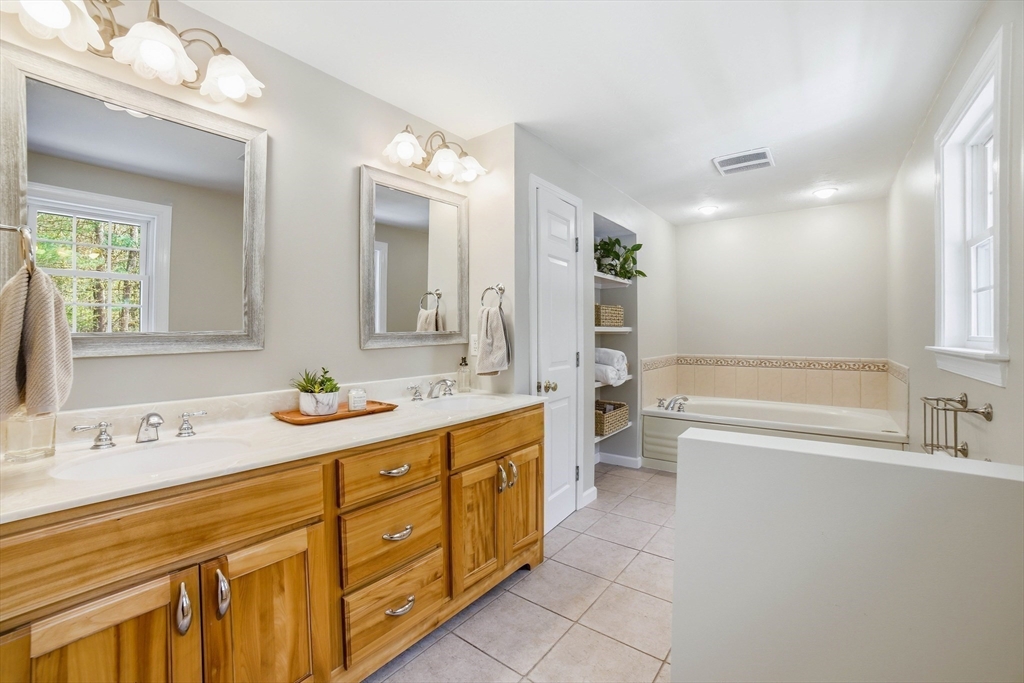 43 Carriage Hill Road Northborough, MA 01532 - Photo 20 of 35