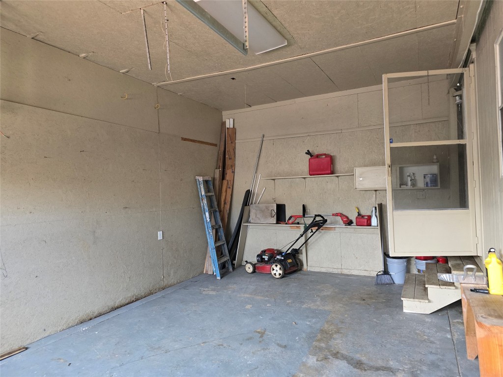 7628 Northview Lane Austin, TX 78724 - Photo 17 of 19 View of garage