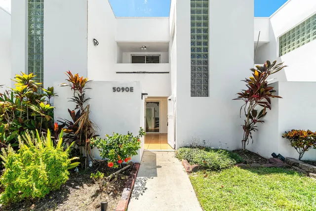 $235,000 | 5090 Elmhurst Road, Unit E, West Palm Beach, FL 33417