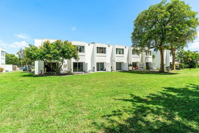 $235,000 | 5090 Elmhurst Road, Unit E, West Palm Beach, FL 33417